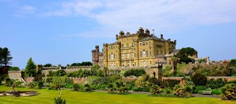 Charming wee Toll Cottage In Maybole Scotland