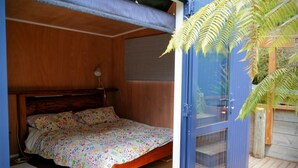 2 bedrooms, iron/ironing board, Internet, bed sheets - Funky Eco Pad - Innovative Design, with great indoor/outdoor flow.  Pet Friendly (Nelson)