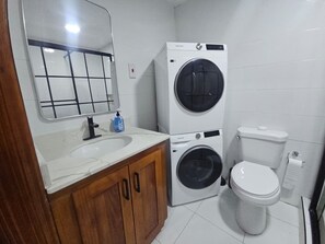 تجهيزات دش، مجففات شعر، مناشف، صابون