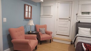 WiFi, bed sheets - Charming & Convenient Suite in Petworth w/ Parking (Washington)