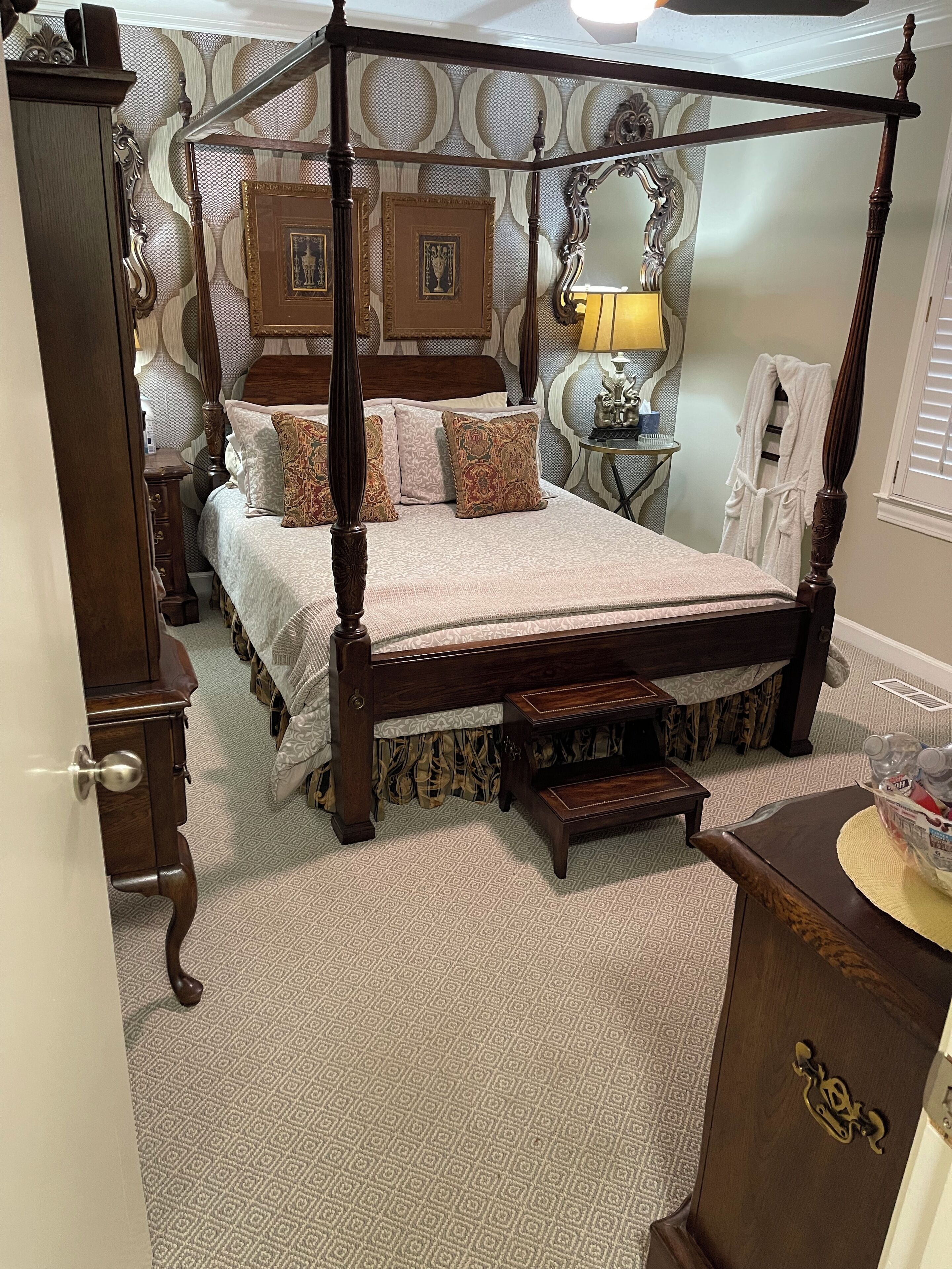 Iron/ironing board, WiFi, bed sheets