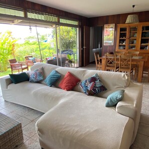 Living area - 4-bedroom Tahitian Villa in Punaauia (Punaauia)