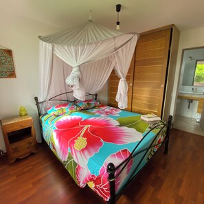 4 bedrooms, iron/ironing board, WiFi, bed sheets - 4-bedroom Tahitian Villa in Punaauia (Punaauia)