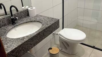 Dusch, hÄrtork, bidé och handdukar