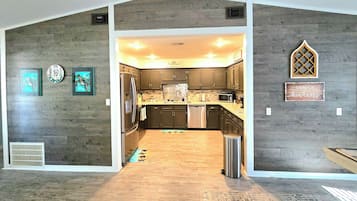 Micro-ondes, four, plaque de cuisson, lave-vaisselle