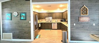 Salt & Sunshine Family Cottage - Boats & RVs welcome!