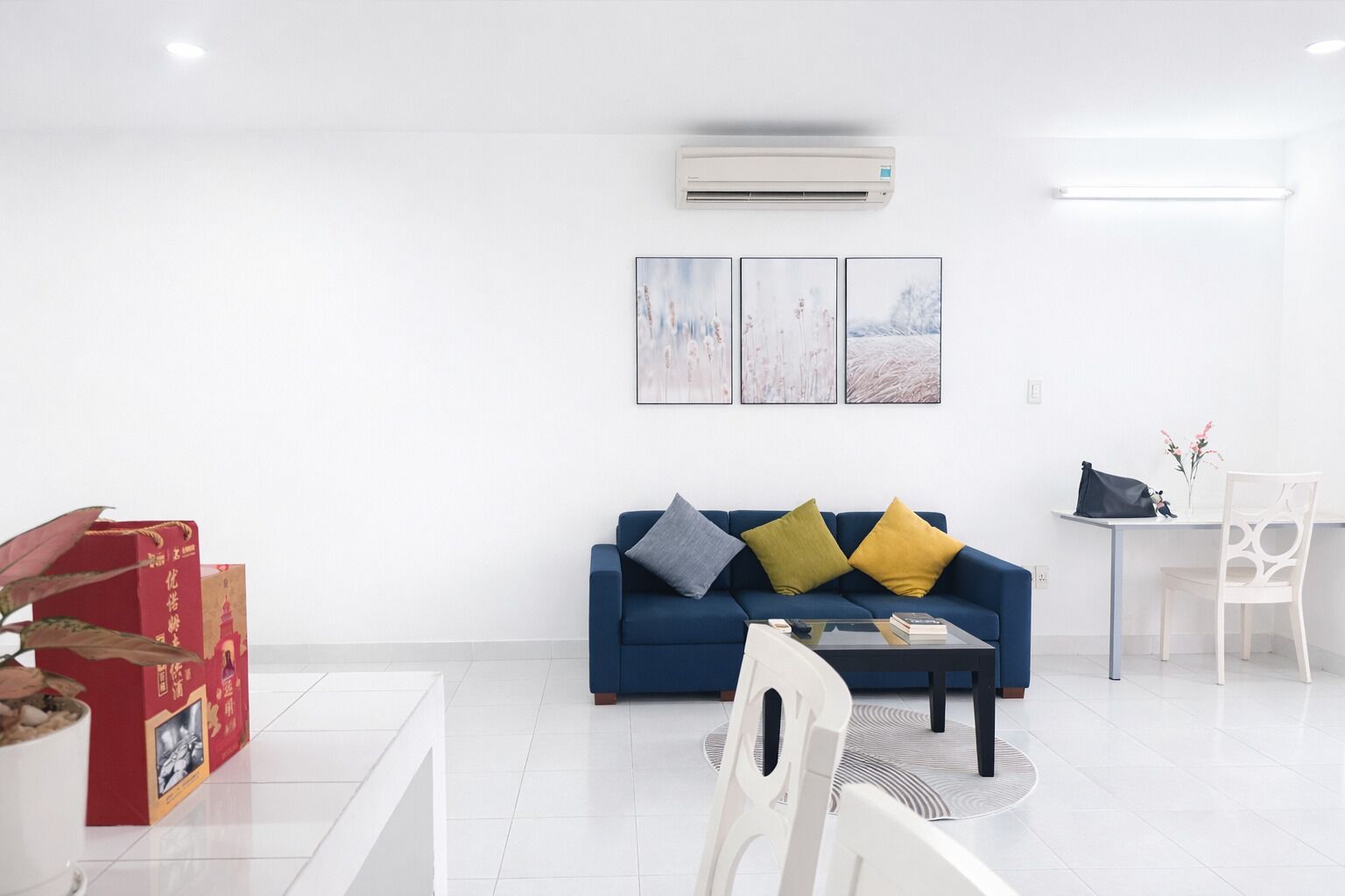 Standard Studio, City View | Living area | 9-inch TV with cable channels