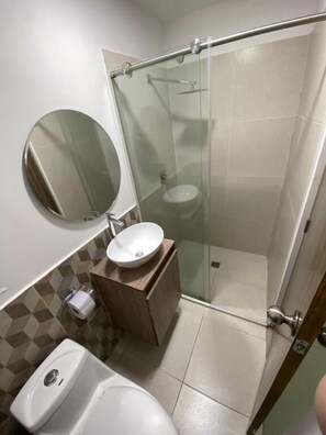 Shower, soap, shampoo, toilet paper