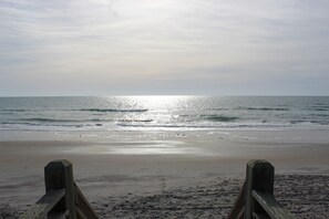 Sun-loungers - Private Five Bedroom Beach House furnished to maximize bedspace for everyone (North Topsail Beach)