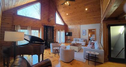 Cozy Candlewood Lake Cabin — Family + Friend Retreat