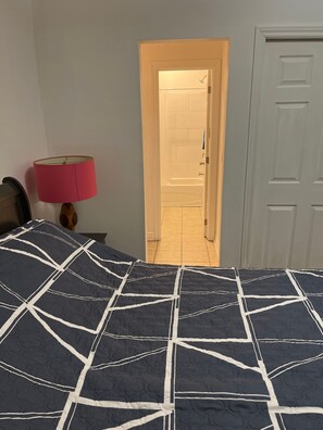 House, 3 Bedrooms, Smoking, Balcony | Bathroom - Places to Stay bbq ac Heat Parking Wiffi (Kawartha Lakes)