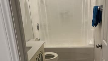 House, 3 Bedrooms, Smoking, Balcony | Bathroom