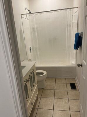 House, 3 Bedrooms, Smoking, Balcony | Bathroom - Places to Stay bbq ac Heat Parking Wiffi (Kawartha Lakes)