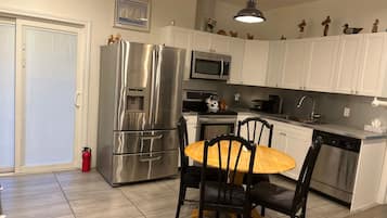 House, 3 Bedrooms, Smoking, Balcony | Interior