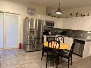 House, 3 Bedrooms, Smoking, Balcony | Interior - Places to Stay bbq ac Heat Parking Wiffi (Kawartha Lakes)