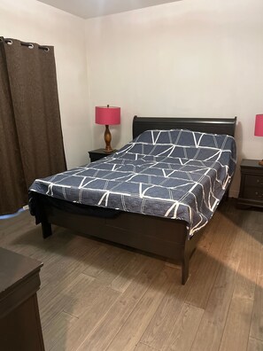 House, 3 Bedrooms, Smoking, Balcony | 4 bedrooms - Places to Stay bbq ac Heat Parking Wiffi (Kawartha Lakes)