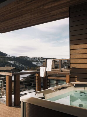 Outdoor spa tub - Watchtower Views | Hot Tub | Games (Winter Park)