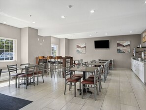 Dining - 4  Inviting Suites Near Grain Valley Water Tower – Only 5 Miles Away (Jackson County)