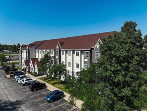 Exterior - 4  Inviting Suites Near Grain Valley Water Tower – Only 5 Miles Away (Jackson County)