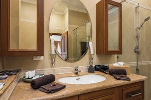 Villa, 3 Bedrooms, Smoking, Private Pool | Bathroom - Luxury 3BR Pool Villa Pratamnak Soi5-50m to Beach (Pattaya)