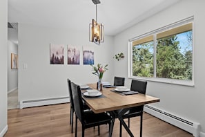 Dining - Renovated 3 bed 2 bath quiet home in Westminster, 15 mins from Denver+Boulder! (Westminster)