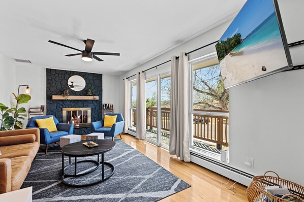 Smart TV, books - Renovated 3 bed 2 bath quiet home in Westminster, 15 mins from Denver+Boulder! (Westminster)