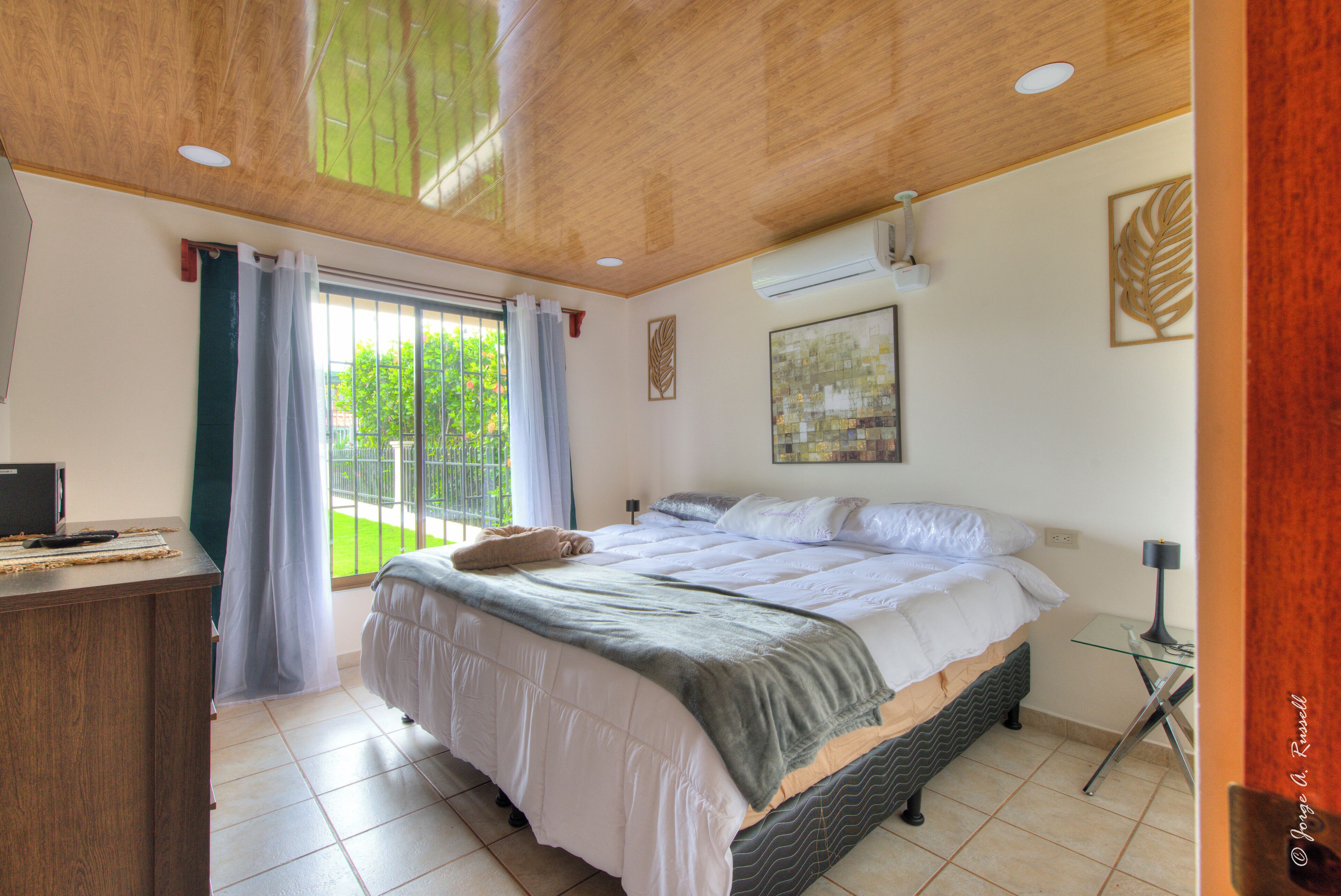 5 bedrooms, in-room safe, WiFi, bed sheets