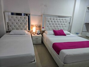 Basic Triple Room | Iron/ironing board, free WiFi, bed sheets - HABITACION CASA BELLAMARE 2 (Cartagena)