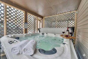 Indoor spa tub - Chalet Retreat Hot Tub, Theater, Arcade & Firepits (Big Bass Lake)