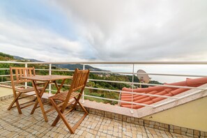Outdoor dining - Banda Além Apartment by Mth (Pico da Banda de Além)