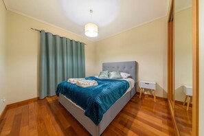 3 habitaciones, tabla de planchar con plancha, cuna de viaje y wifi 