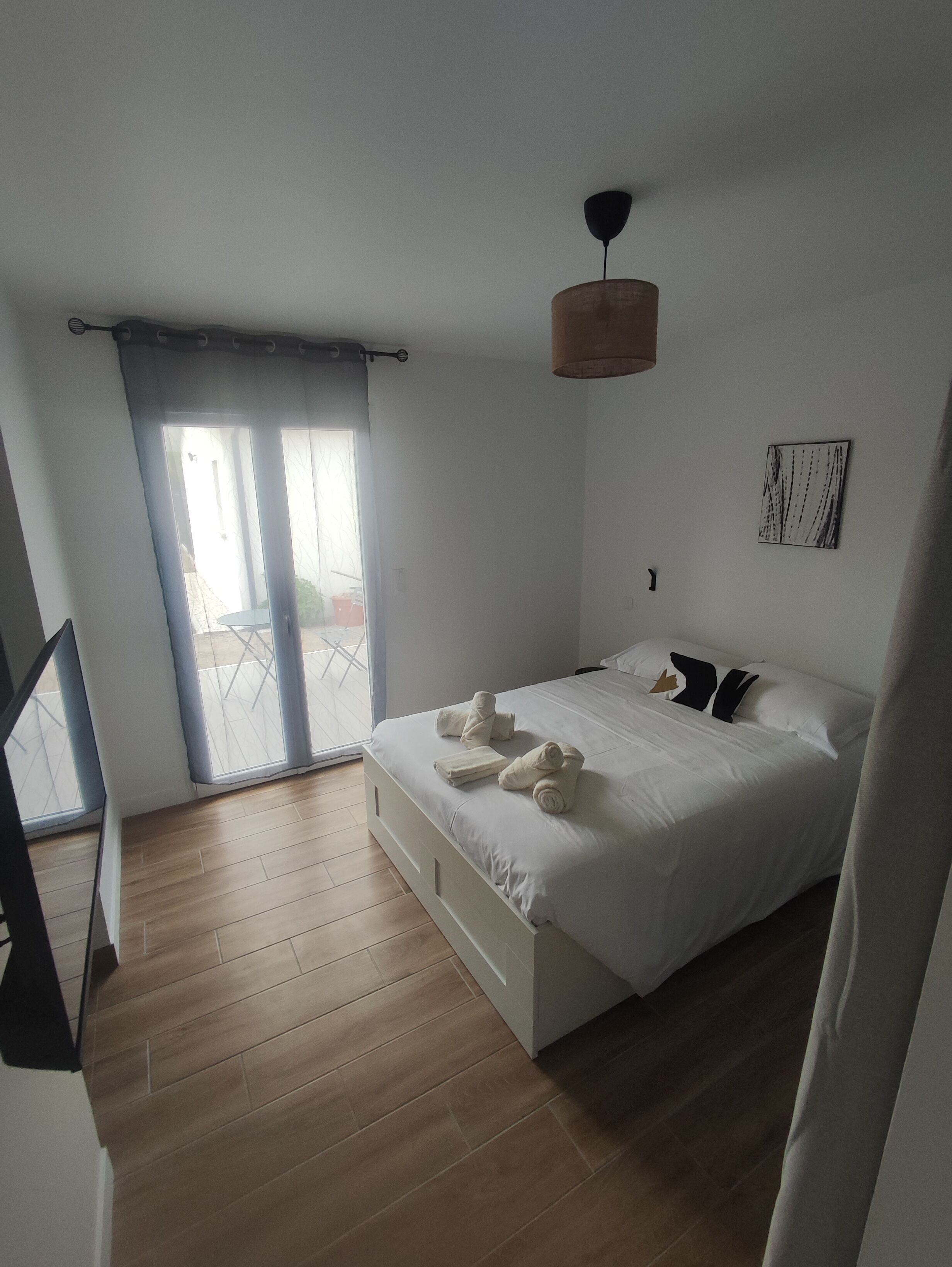 Iron/ironing board, WiFi, bed sheets