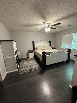 WiFi, bed sheets - Lovely 3-bedroom house with AC in peaceful Mansfield (Mansfield)