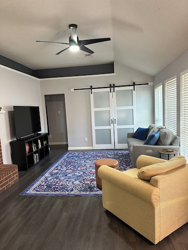 Lovely 3-bedroom house with AC in peaceful Mansfield