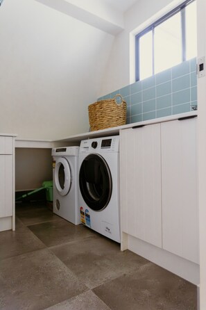 Interior - `Salt At Mudjimba` | Sauna+Icebath. 400m to Beach (Mudjimba)