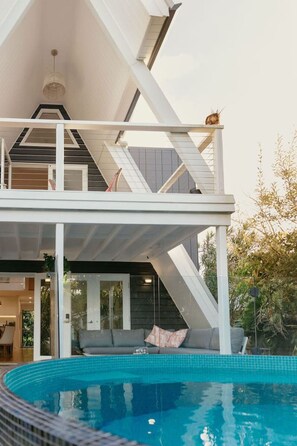 Outdoor pool - `Salt At Mudjimba` | Sauna+Icebath. 400m to Beach (Mudjimba)