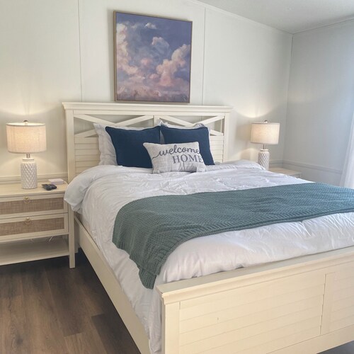 Cozy & Inviting 3BR and 2 Bath • Full Kitchen + Laundry
