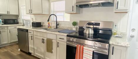 Frigorífic, microones, forn i placa de cuina