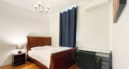 Spacious 4-Bed Family Home Near Airport & City