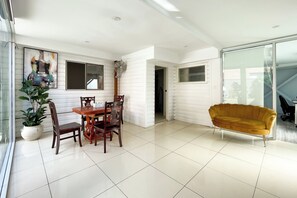Interior - Spacious 4-Bed Family Home Near Airport & City (Eastlakes)