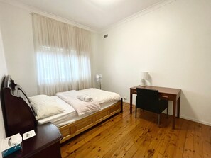 Iron/ironing board, WiFi, bed sheets