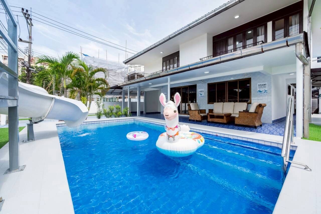 Kolam renang outdoor