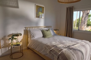 3 slaapkamers, een strijkplank/strijkijzer, gratis wifi, beddengoed