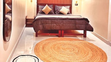 In-room safe, desk, soundproofing, free WiFi