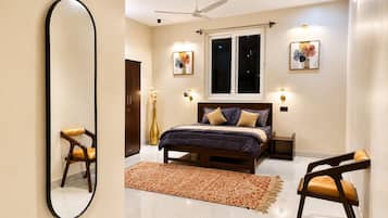 In-room safe, desk, soundproofing, free WiFi