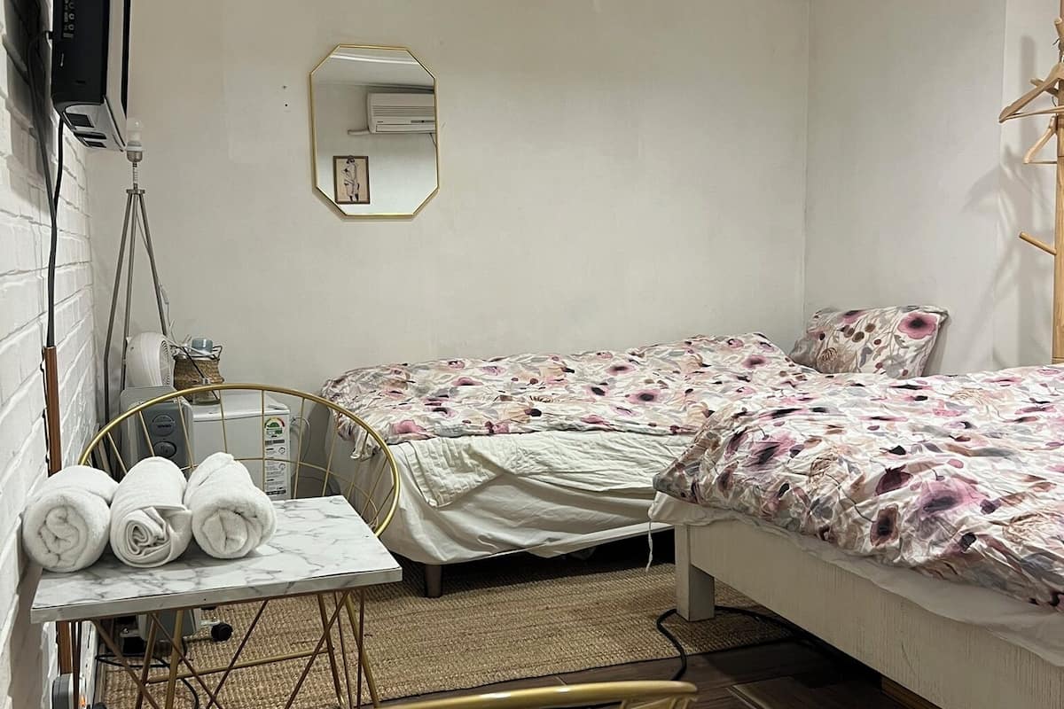 Triple Room | Iron/ironing board, WiFi (free)