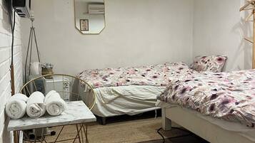 Triple Room | Iron/ironing board, free WiFi