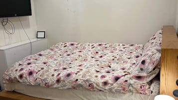 Habitación doble, vistas a la ciudad | Tabla de planchar con plancha y wifi gratis