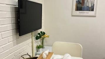 Habitación con 2 camas individuales, vistas a la ciudad | Interior