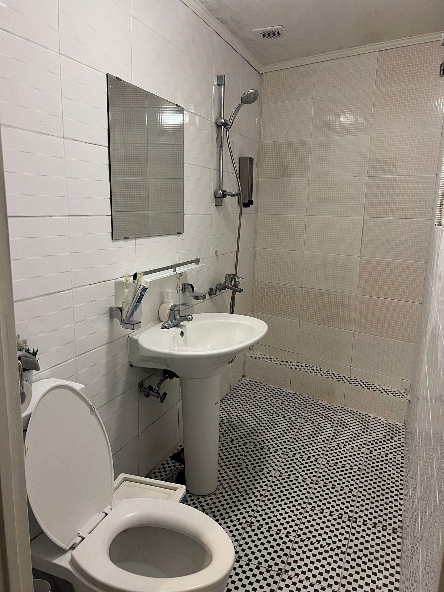 Double Room, City View | Bathroom | Shower, hair dryer, towels, soap